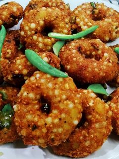 साबूदाना मेदू वड़ा (Sabudana medu vada recipe in Hindi) रेसिपी मुख्य फोटो