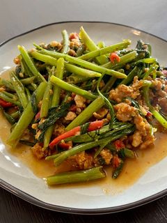 泰式紅咖哩醬炒肉末空心菜 的食譜成品照片