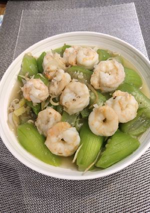 A picture of Shrimp with Patola.