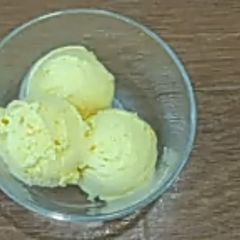 A picture of Pineapple ice cream.
