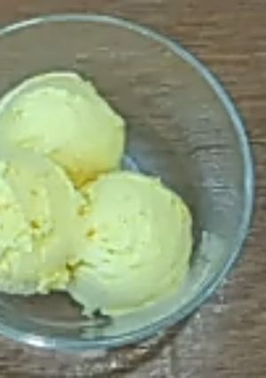 A picture of Pineapple ice cream.
