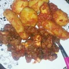 A picture of Matoke served with wet fry beef.