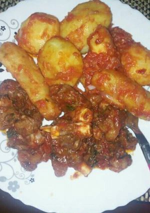 A picture of Matoke served with wet fry beef.