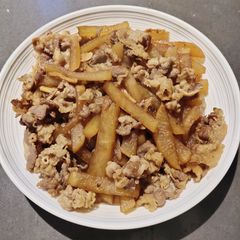 A picture of Beef Slices with Radish.