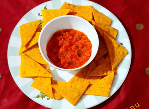 A picture of Nachos with Roasted Tomato Salsa.
