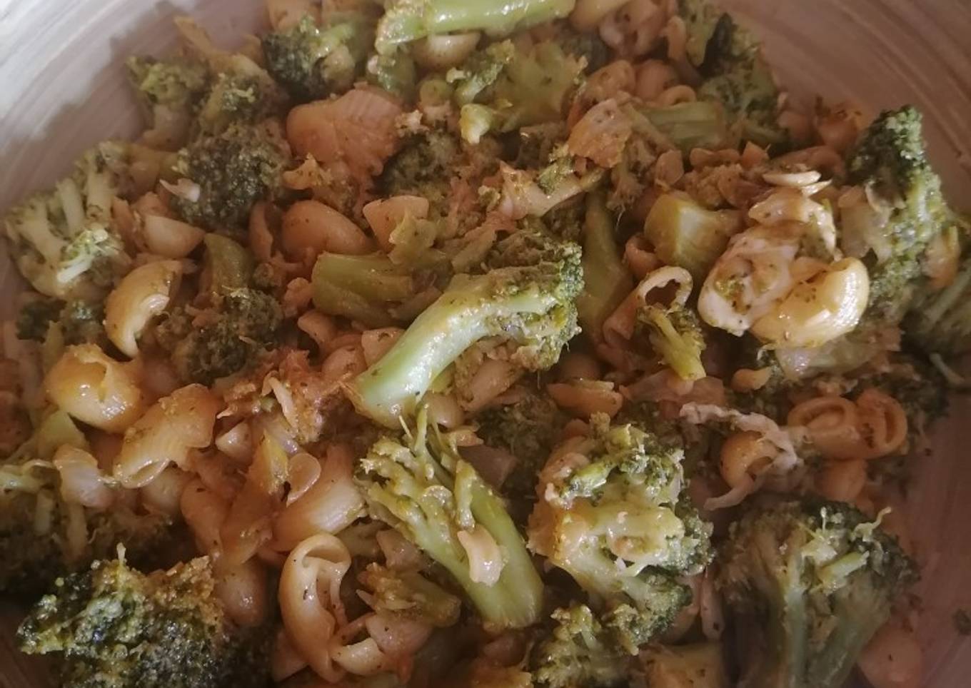 Brócoli al ajillo con pasta