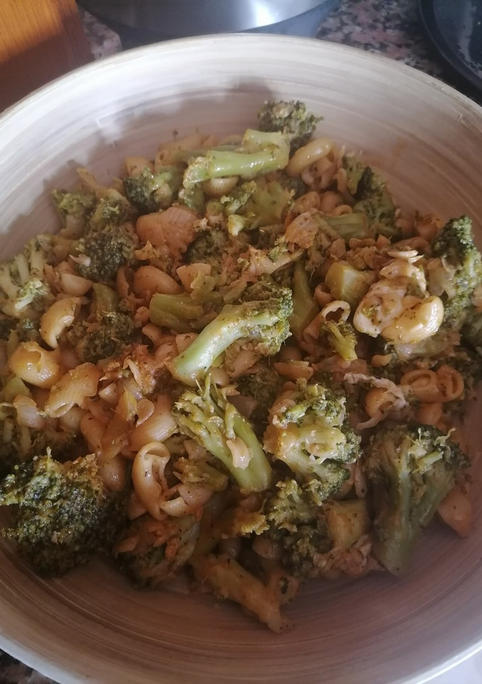 Una foto de Brócoli al ajillo con pasta