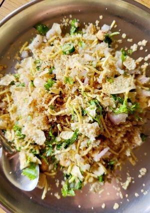 A picture of Leftover roti chivda.