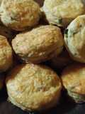 Scones de Cheddar & Verdeo.. 🧀🌰