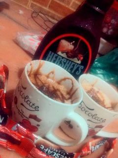 कोल्ड चॉकलेट कॉफी (cold chocolate coffee recipe in Hindi) रेसिपी मुख्य फोटो