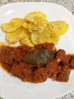 Una foto de Ternera al ajo en salsa