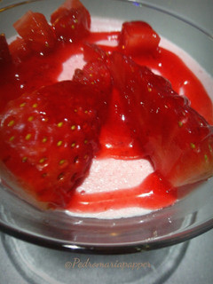 Una foto de Helado de fresas (Thermomix)