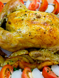 Una foto de Pollo asado en bolsa con patatas al horno