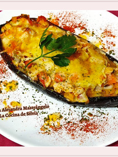 Una foto de Berenjenas rellenas con pollo y verduras