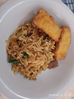 Foto resep Mi goreng bakso simple wiff tempe goreng