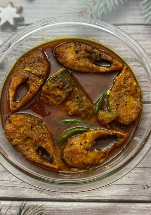 A picture of Spicy Hilsa Curry.
