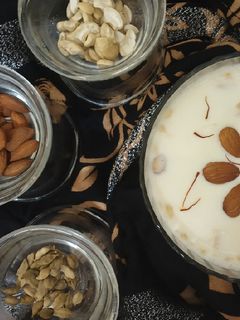 ખીર (Kheer Recipe In Gujarati) રેસીપી મુખ્ય ફોટો