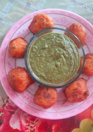 બટેકા વડા (Bateka Vada Recipe In Gujarati) રેસીપી મુખ્ય ફોટો