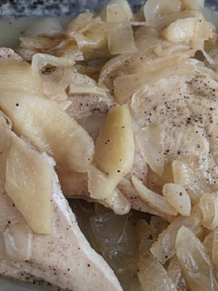 Una foto de Pechugas de pollo con Manzana