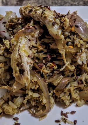 Una foto de ARROZ, Especias y 🐤Pollo...!😋