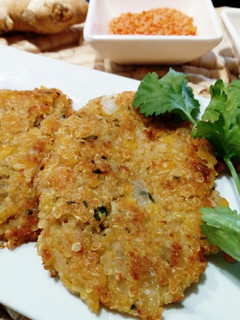 Una foto de Hamburguesa de lentejas rojas y quinoa