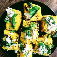 A picture of Besan dhokla.