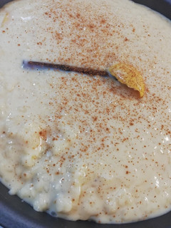 Una foto de Arroz con leche cremoso