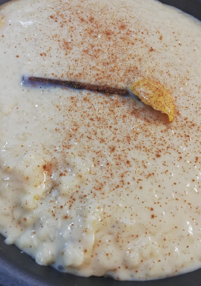 Una foto de Arroz con leche cremoso