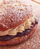 Coca brioche de crema de café con ganache de chocolate negro y naranja