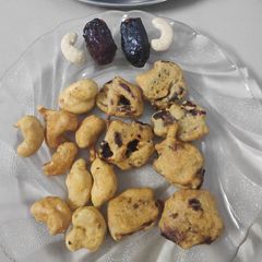 A picture of Dry Fruit Fritters😋.