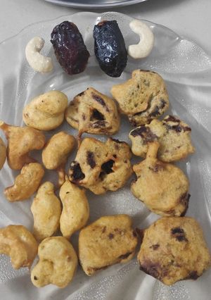 A picture of Dry Fruit Fritters😋.
