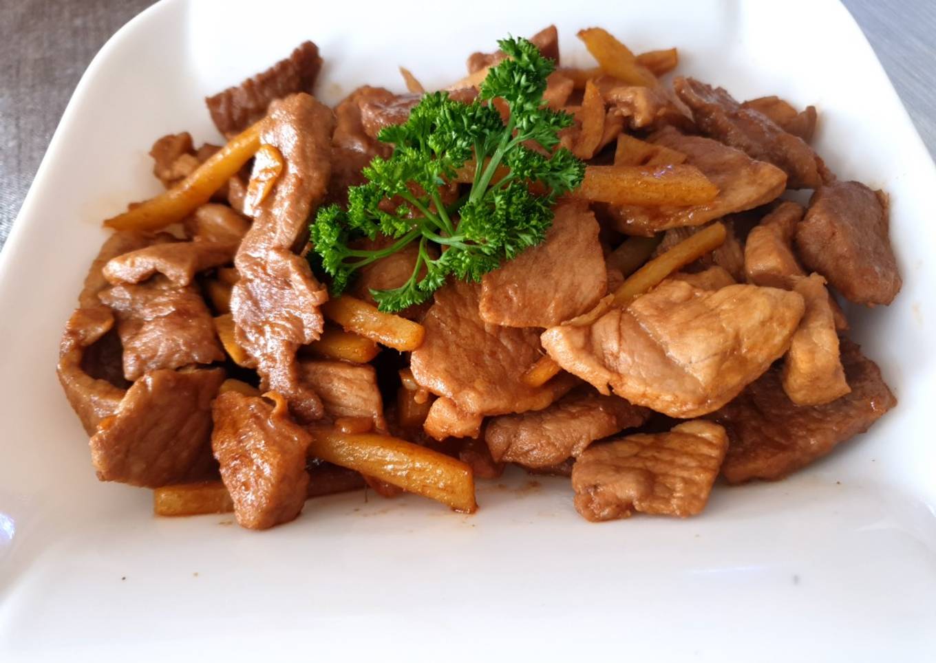 Babi Jahe (Non Halal) bisa diganti daging sapi