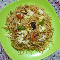 A picture of Egg chow mein.