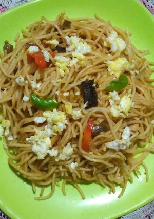 A picture of Egg chow mein.