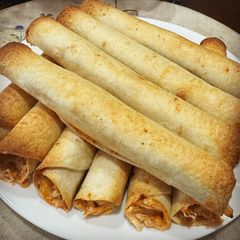 A picture of Easy Baked Chicken Taquitos.
