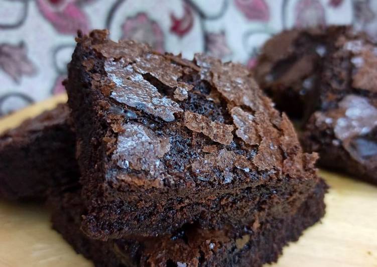 Recipe of Any-night-of-the-week Fudgy brownies(children’s favourite)