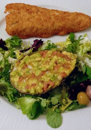 Foto principal de Merluza rebozada en polenta con ensalada de guacamole