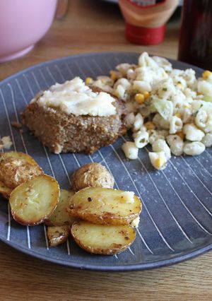 Una foto de Ãlmuerzo de martes, con suebras del almuerzo lunatico (de lunes)