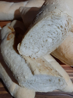 Una foto de Pan casero - baguettes