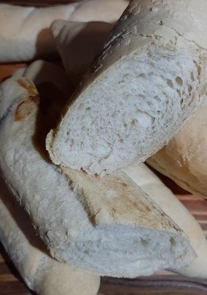 Una foto de Pan casero - baguettes