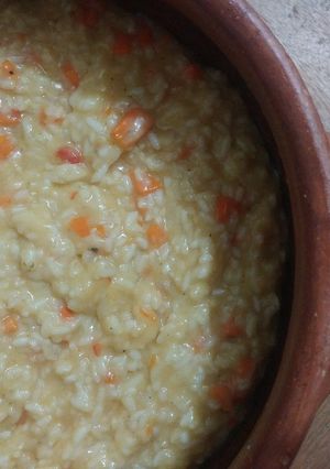 Una foto de Risotto de pollo y zanahorias