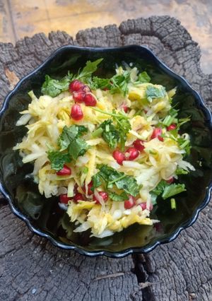 A picture of Raw papaya salad.
