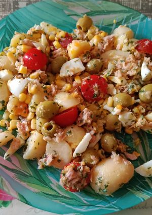 Una foto de Ensalada de patata y olivas