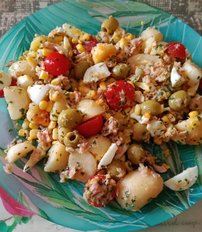 Foto principal de Ensalada de patata y olivas