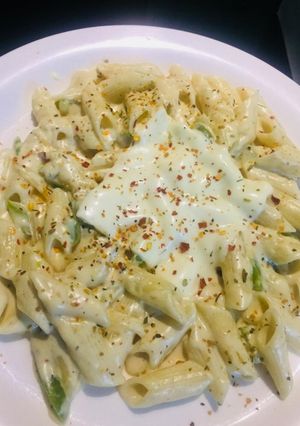 A picture of White Sauce Pasta.