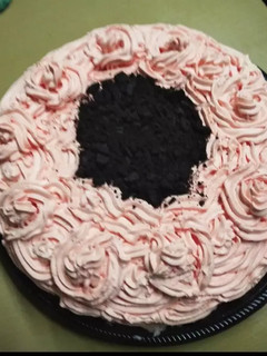 Una foto de Postre de frutillas con oreos😊