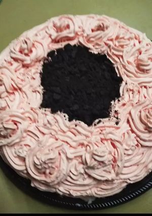 Una foto de Postre de frutillas con oreos😊