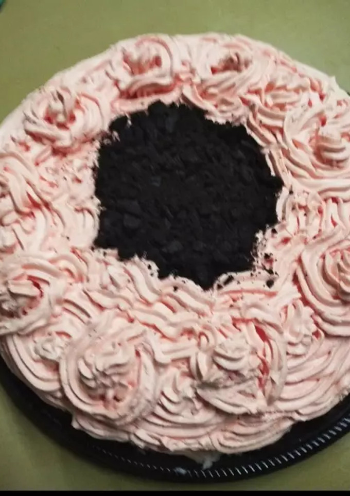 Una foto de Postre de frutillas con oreos😊