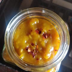 A picture of Sweet mango chilli sauce.