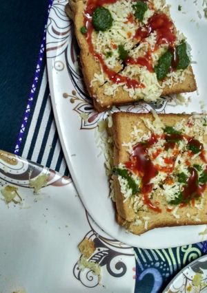 A picture of Say cheese chutney toast.